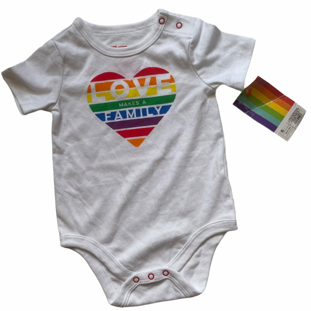 Love Makes A Family New Onesie Size 6-9 Months